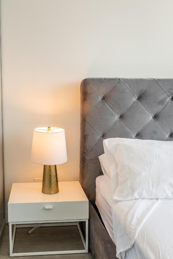 Luxury 2 Bedroom In The Heart Of Entertainment District W/ Cn Tower View Торонто Экстерьер фото