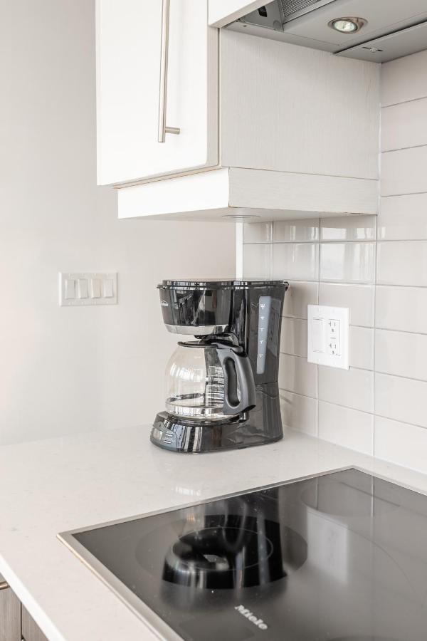 Luxury 2 Bedroom In The Heart Of Entertainment District W/ Cn Tower View Торонто Экстерьер фото