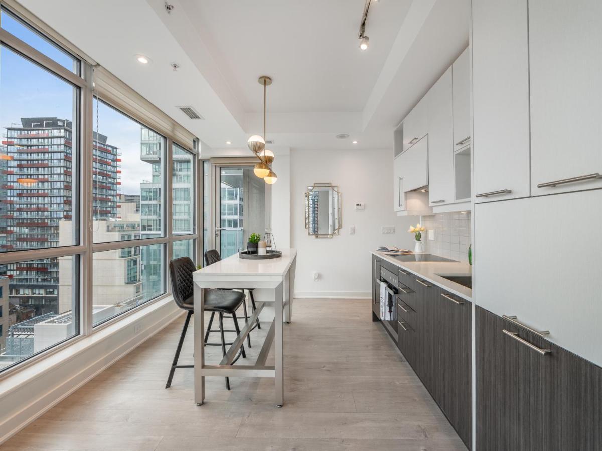 Luxury 2 Bedroom In The Heart Of Entertainment District W/ Cn Tower View Торонто Экстерьер фото